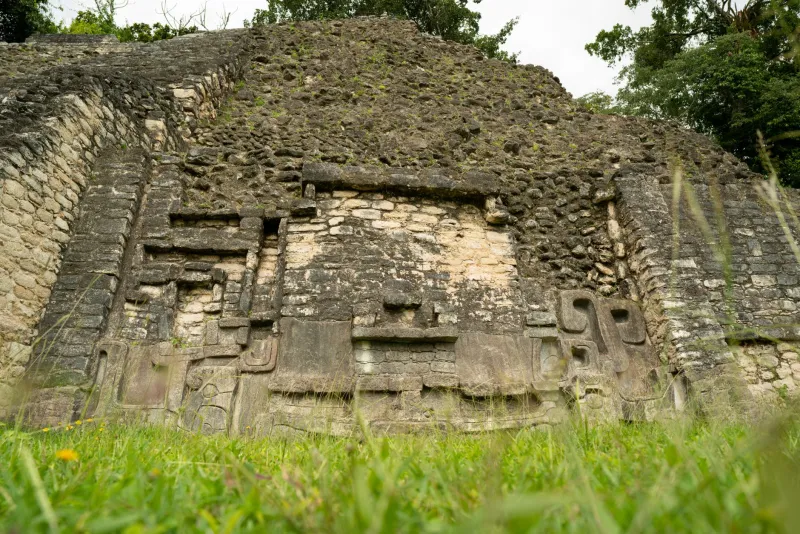 Belice y sus templos olvidados: la otra cara del mundo maya que la selva aún protege