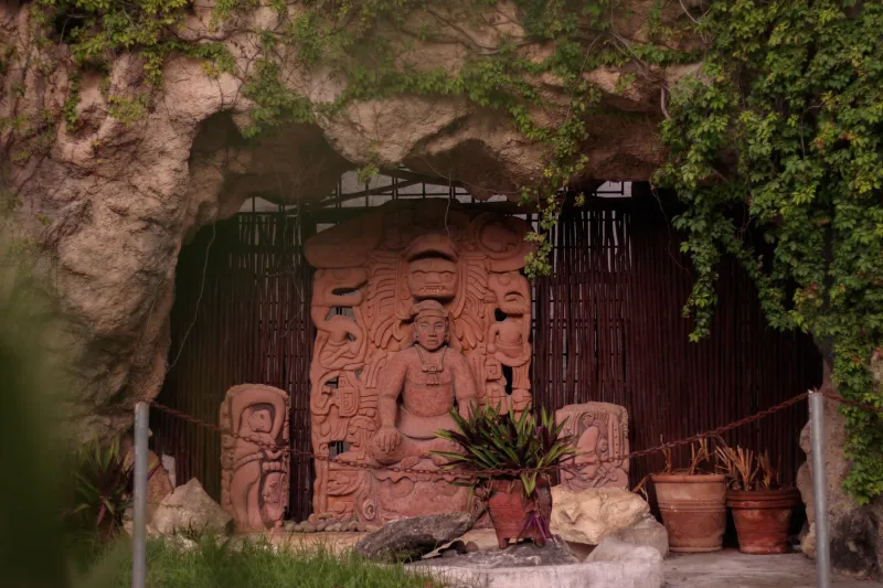 En busca de los libros prohibidos: la gran cacería de códices mayas en selvas, templos y cavernas