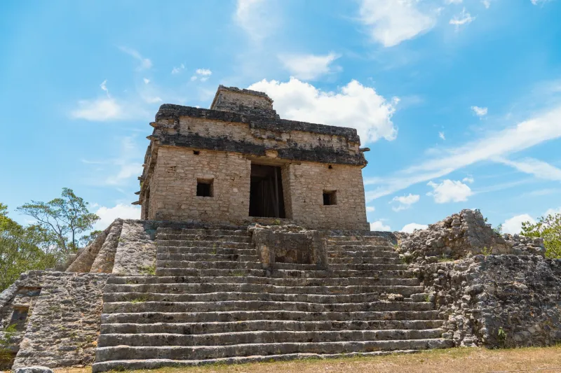 Entre lo sagrado y lo masificado: la lucha de las comunidades mayas por proteger sus espacios espirituales