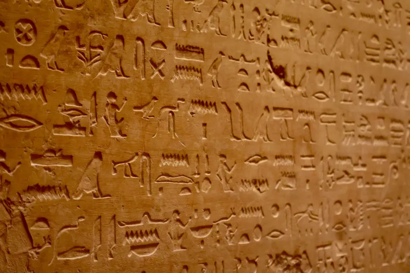 Luz sobre el pasado: cómo la tecnología del siglo XXI está descifrando los manuscritos sagrados de los mayas